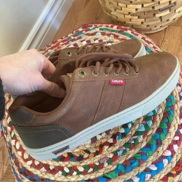 New  Levi’s tan brown sneakers - Picture 1 of 8